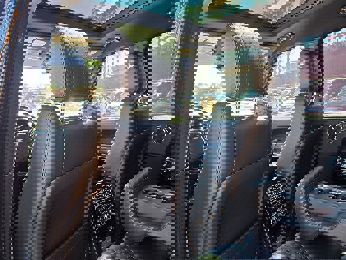 Used 2017 Land Rover Range Rover HSE image 26