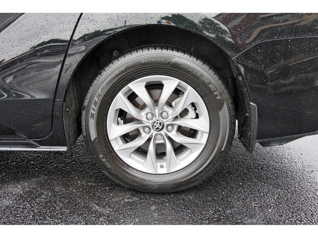 Used 2023 Toyota Sienna XLE image 34