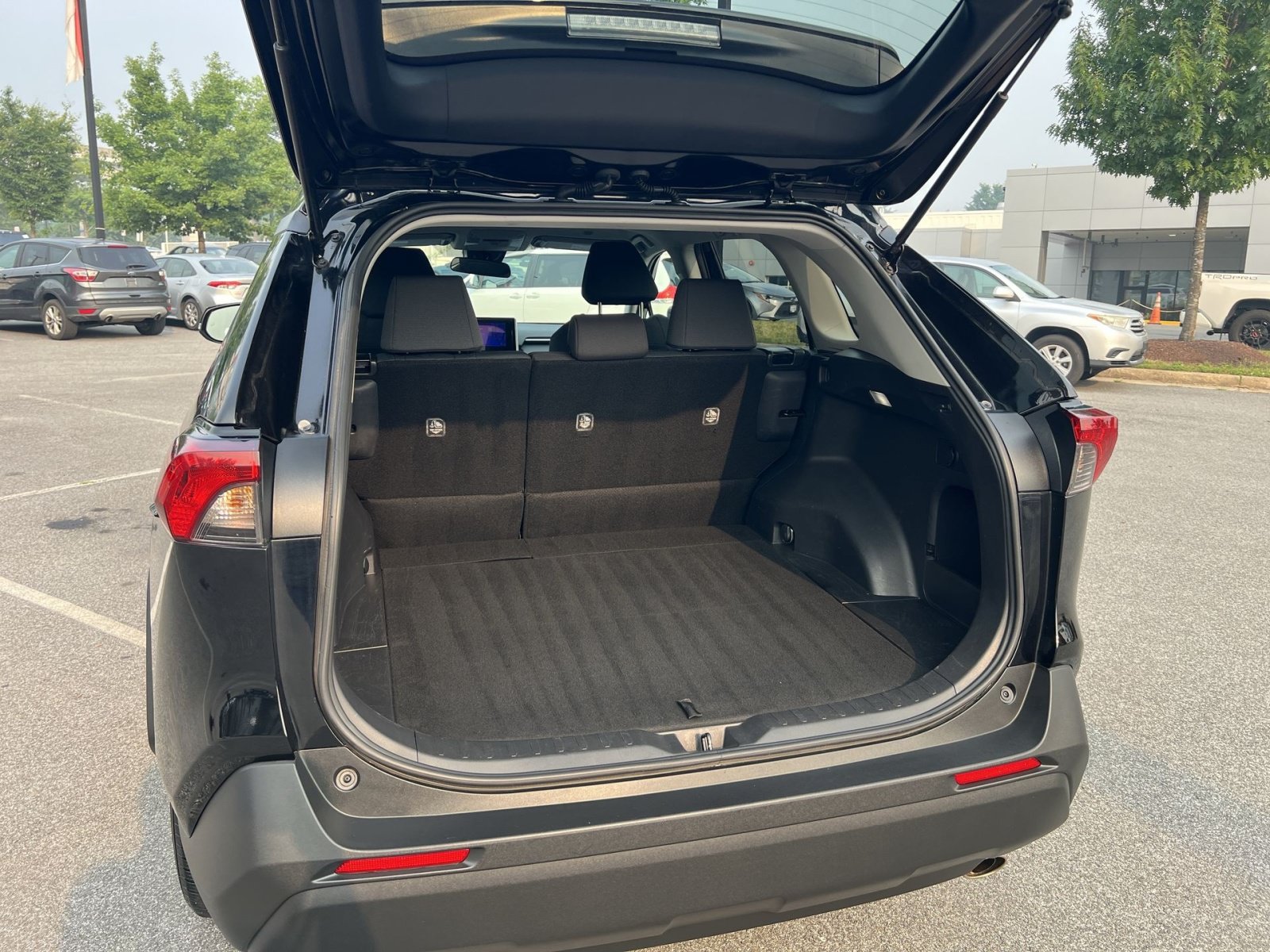 Used 2025 Toyota RAV4 XLE AWD/4WD image 26