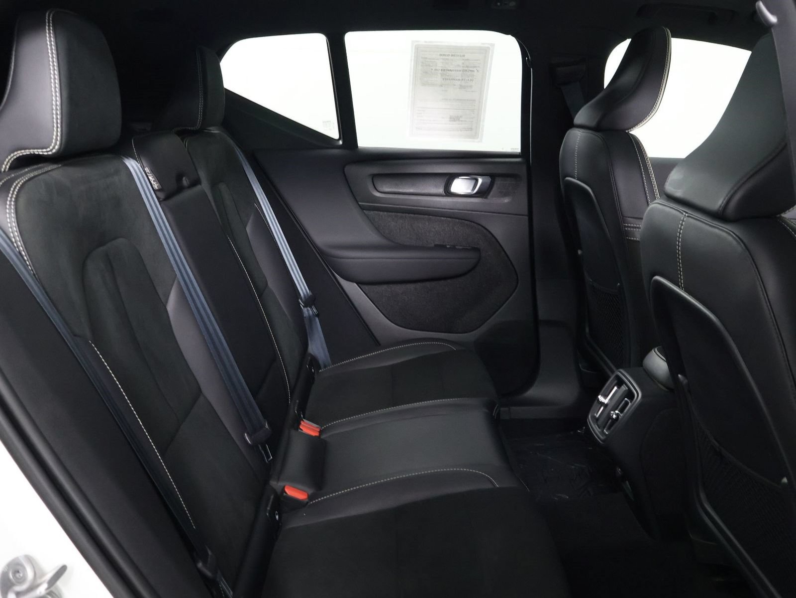 Certified 2022 Volvo XC40 T5 R-Design w/ Advanced Package AWD/4WD image 29