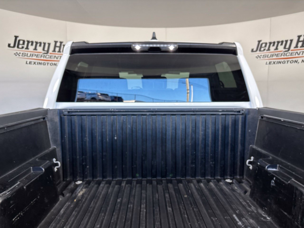 Used 2024 Toyota Tacoma SR5 AWD/4WD image 25