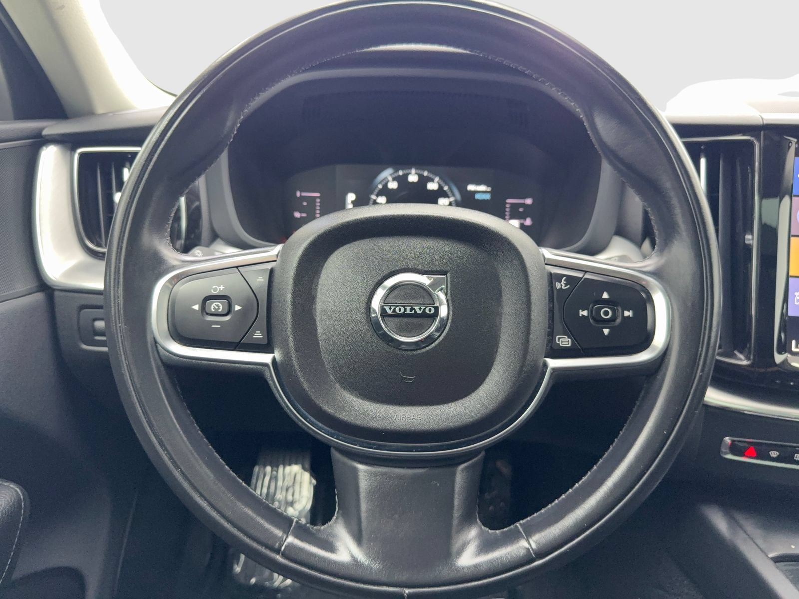 Used 2019 Volvo XC60 T5 Momentum w/ Premium Package AWD/4WD image 19