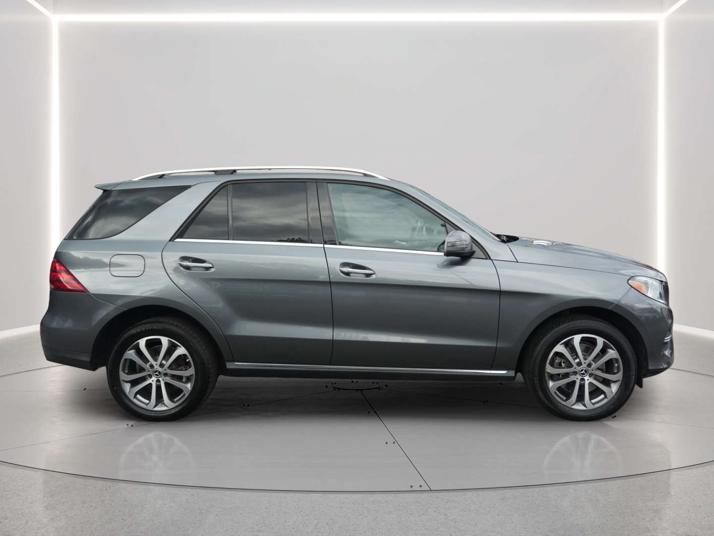 Used 2019 Mercedes-Benz GLE 400 4MATIC w/ Premium 1 Package image 6