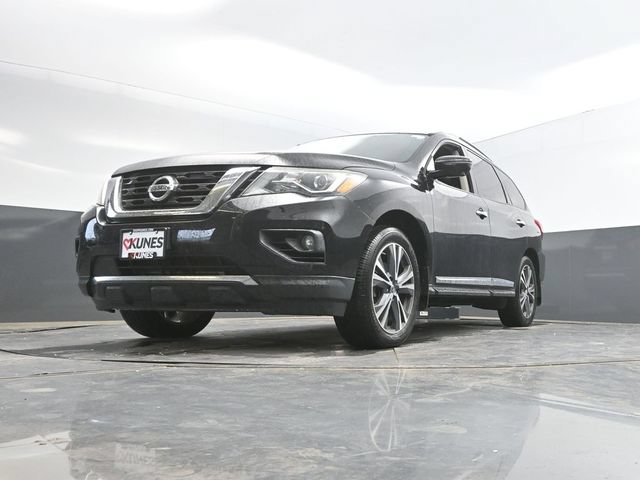 Used 2017 Nissan Pathfinder Platinum w/ Family Entertainment Package AWD/4WD image 30