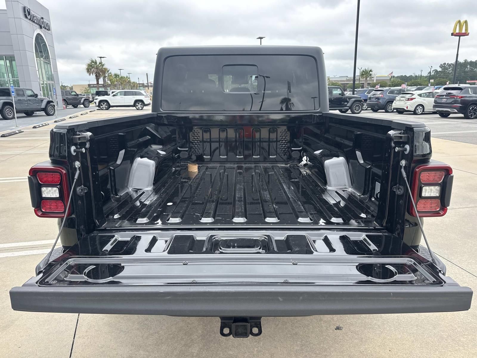 Used 2024 Jeep Gladiator Mojave w/ Convenience Group AWD/4WD image 8