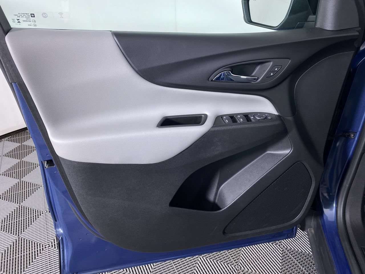Certified 2024 Chevrolet Equinox LS w/ LS Convenience Package FWD image 11
