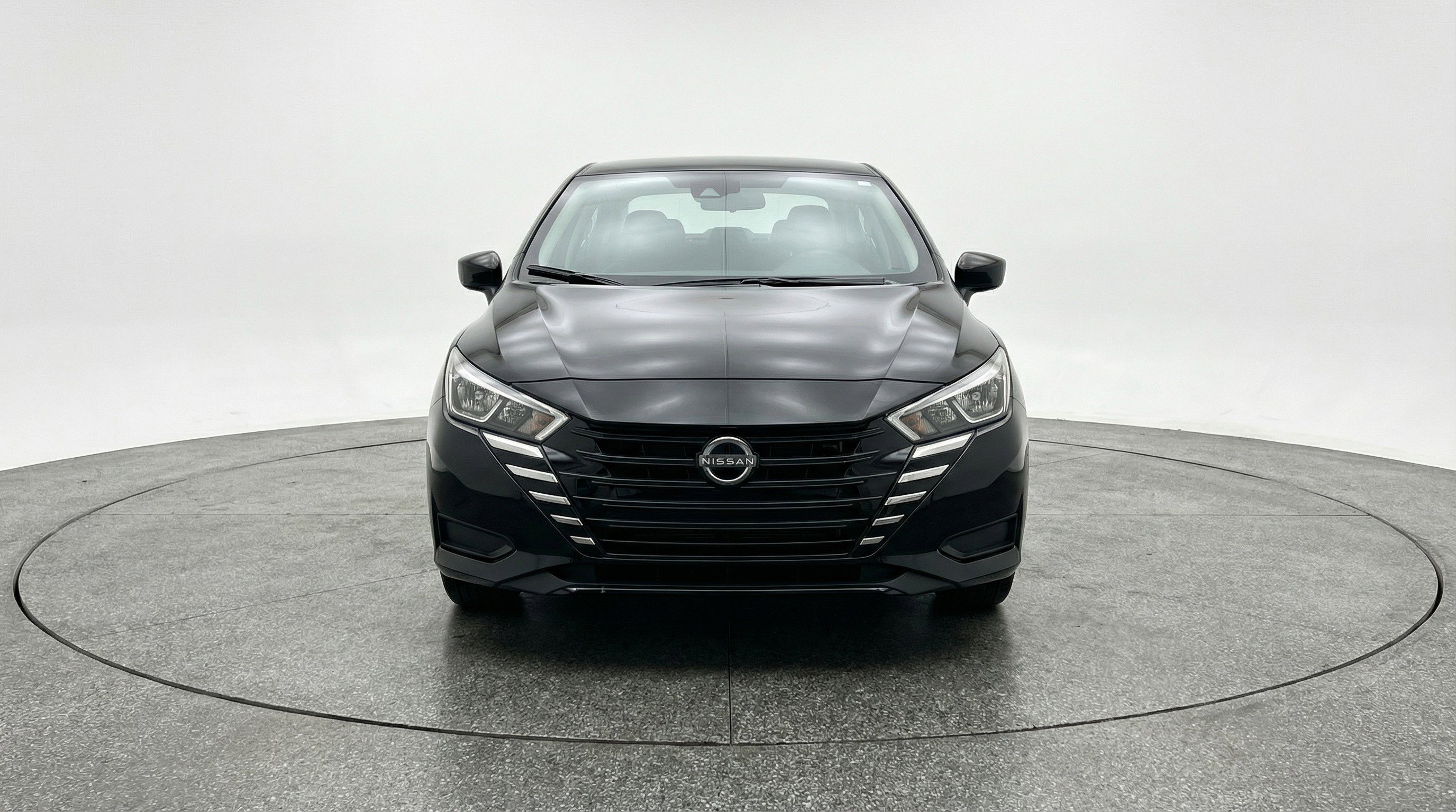 Used 2025 Nissan Versa SV image 2