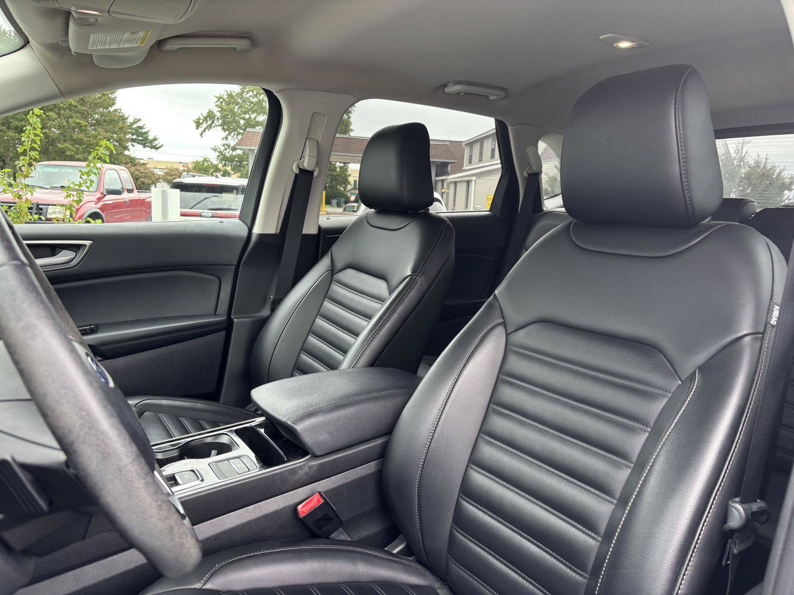 Used 2020 Ford Edge SEL w/ Cold Weather Package AWD/4WD image 13
