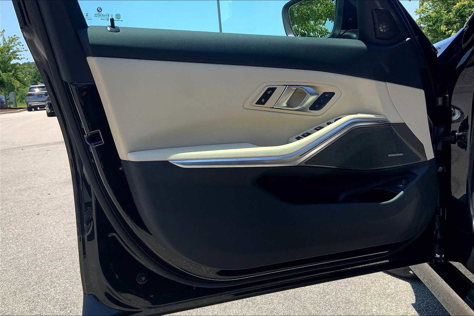 Used 2025 BMW 330i Sedan w/ Convenience Package image 10