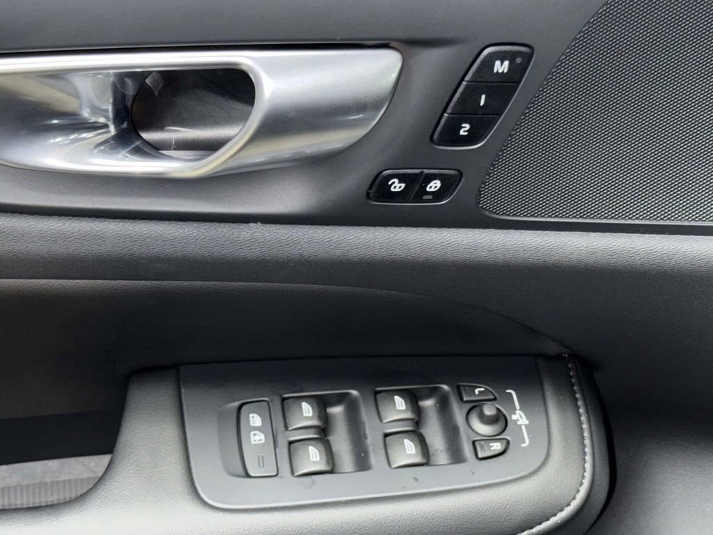 Certified 2024 Volvo S60 B5 Plus image 20