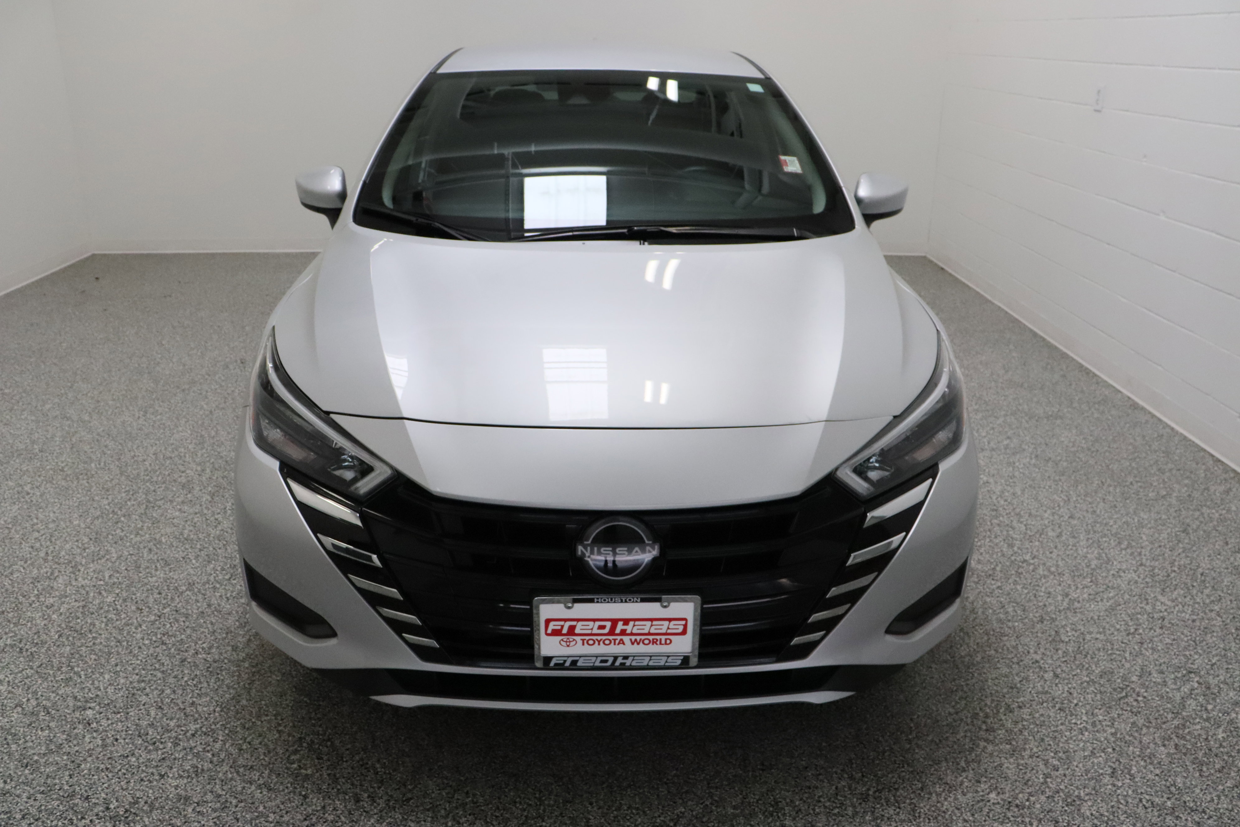 Used 2025 Nissan Versa SV w/ Trunk Package image 3