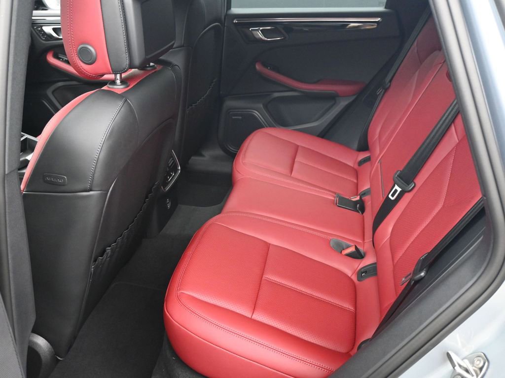 Used 2025 Porsche Macan image 7