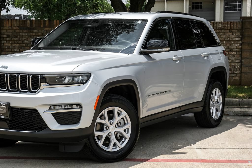 Used 2023 Jeep Grand Cherokee Limited AWD/4WD image 13