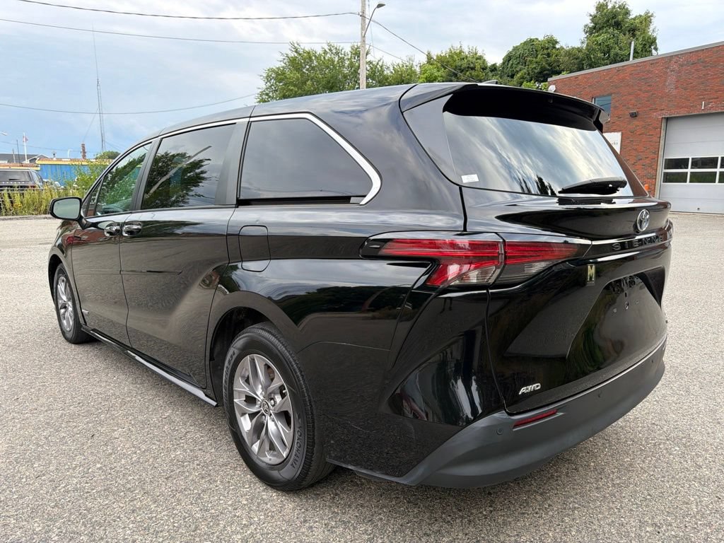 Used 2021 Toyota Sienna XLE AWD/4WD image 4
