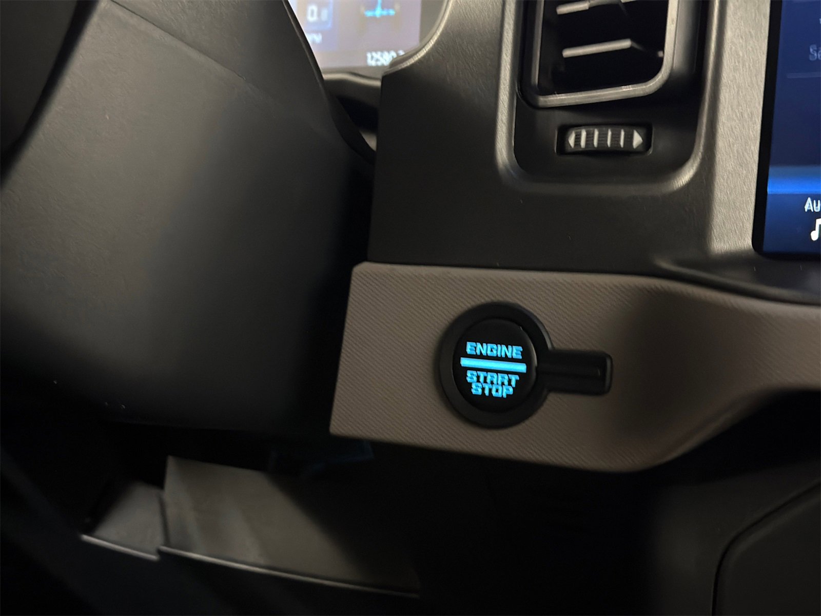 Used 2024 Ford Bronco Wildtrak image 28