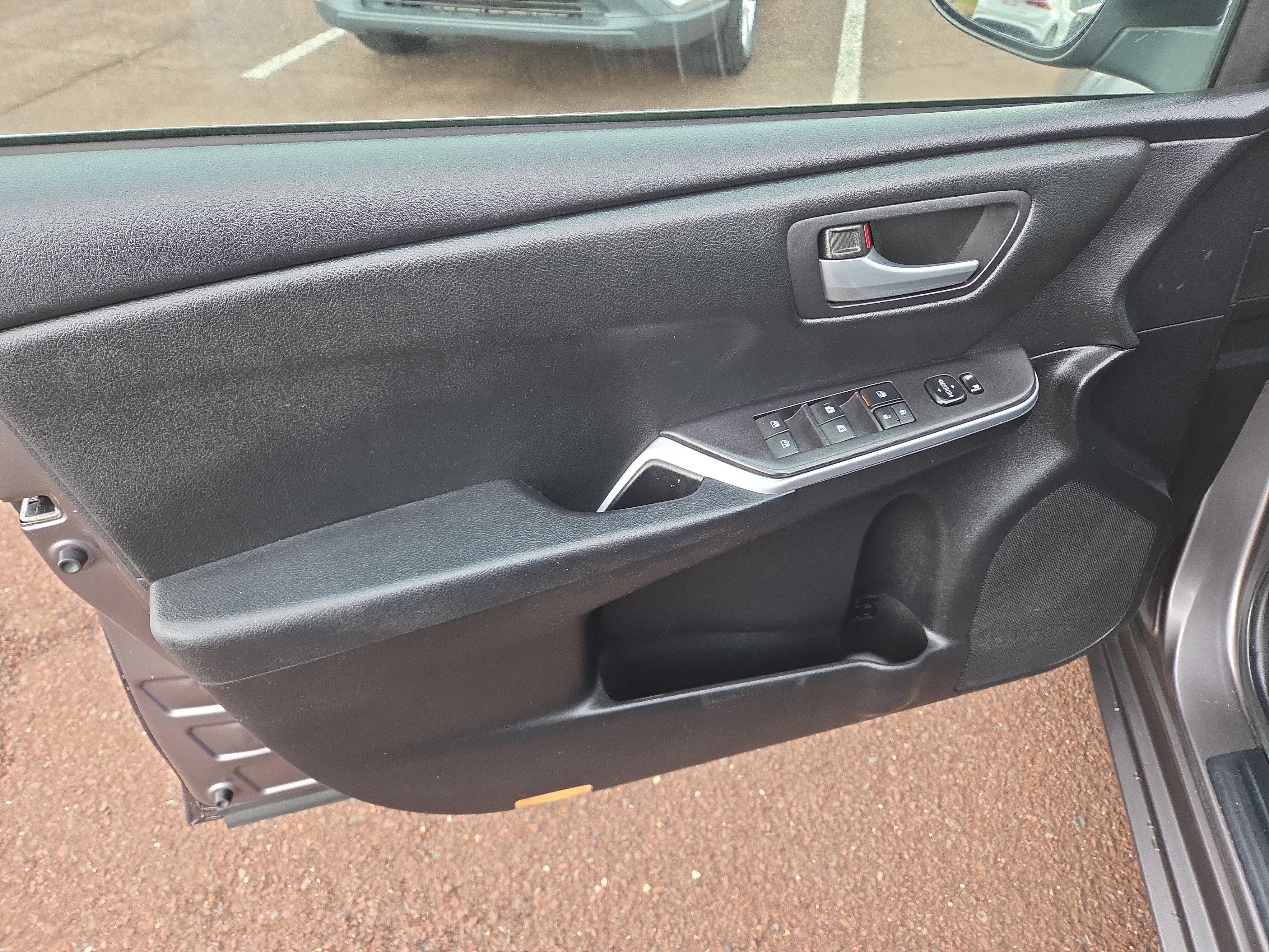 Used 2015 Toyota Camry LE image 14