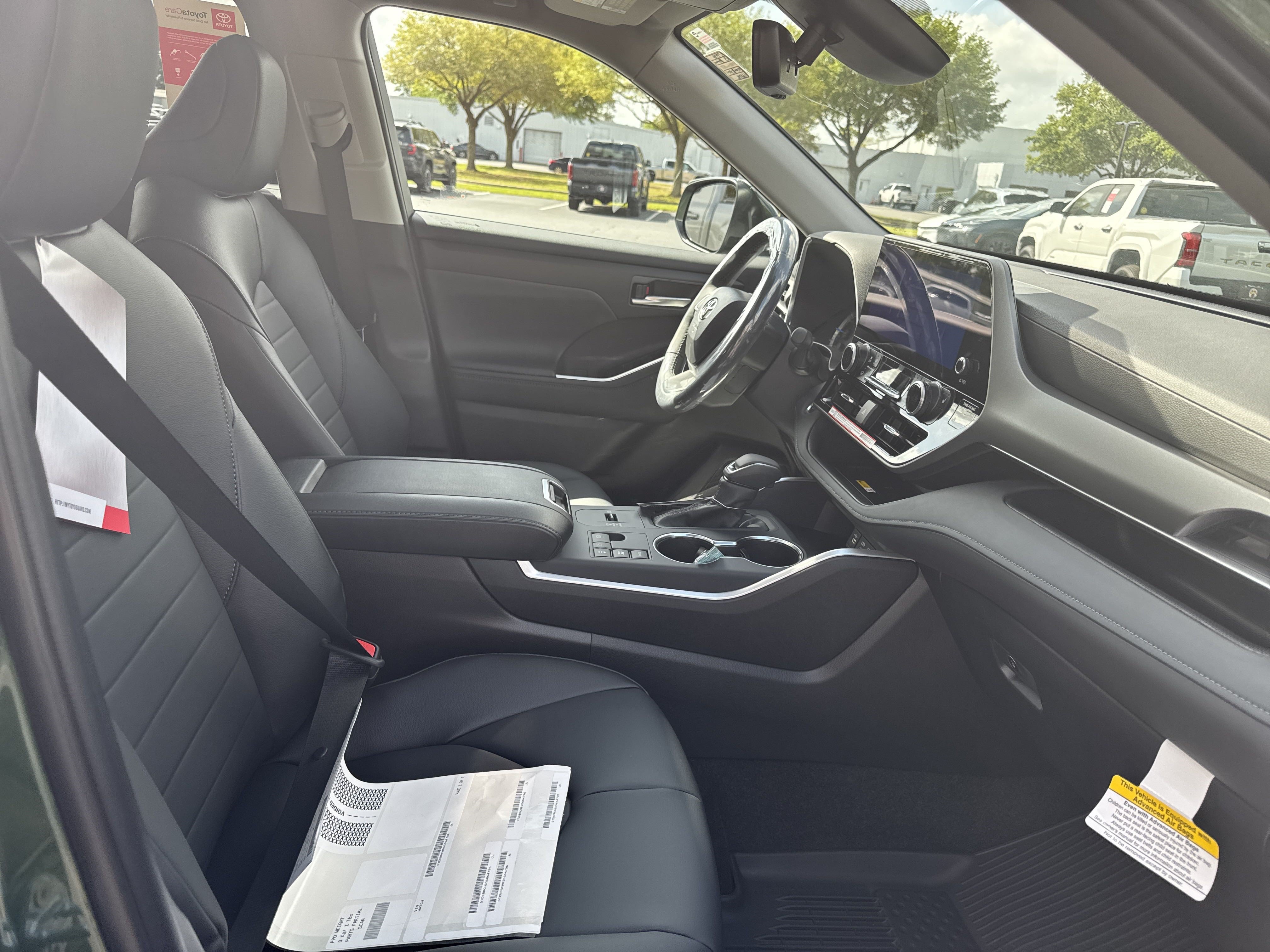 New 2025 Toyota Highlander XLE AWD/4WD image 32