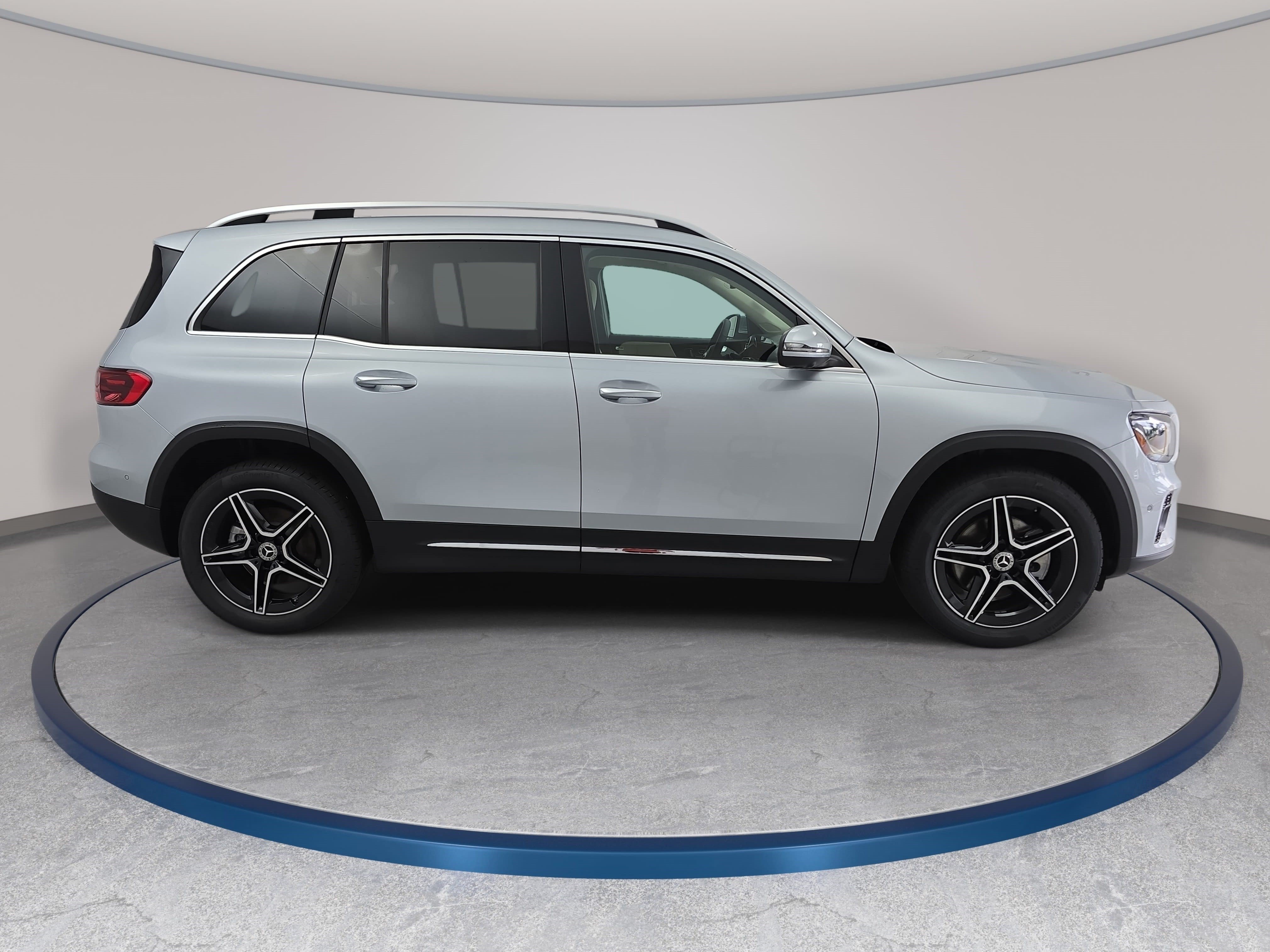 New 2026 Mercedes-Benz GLB 250 image 4