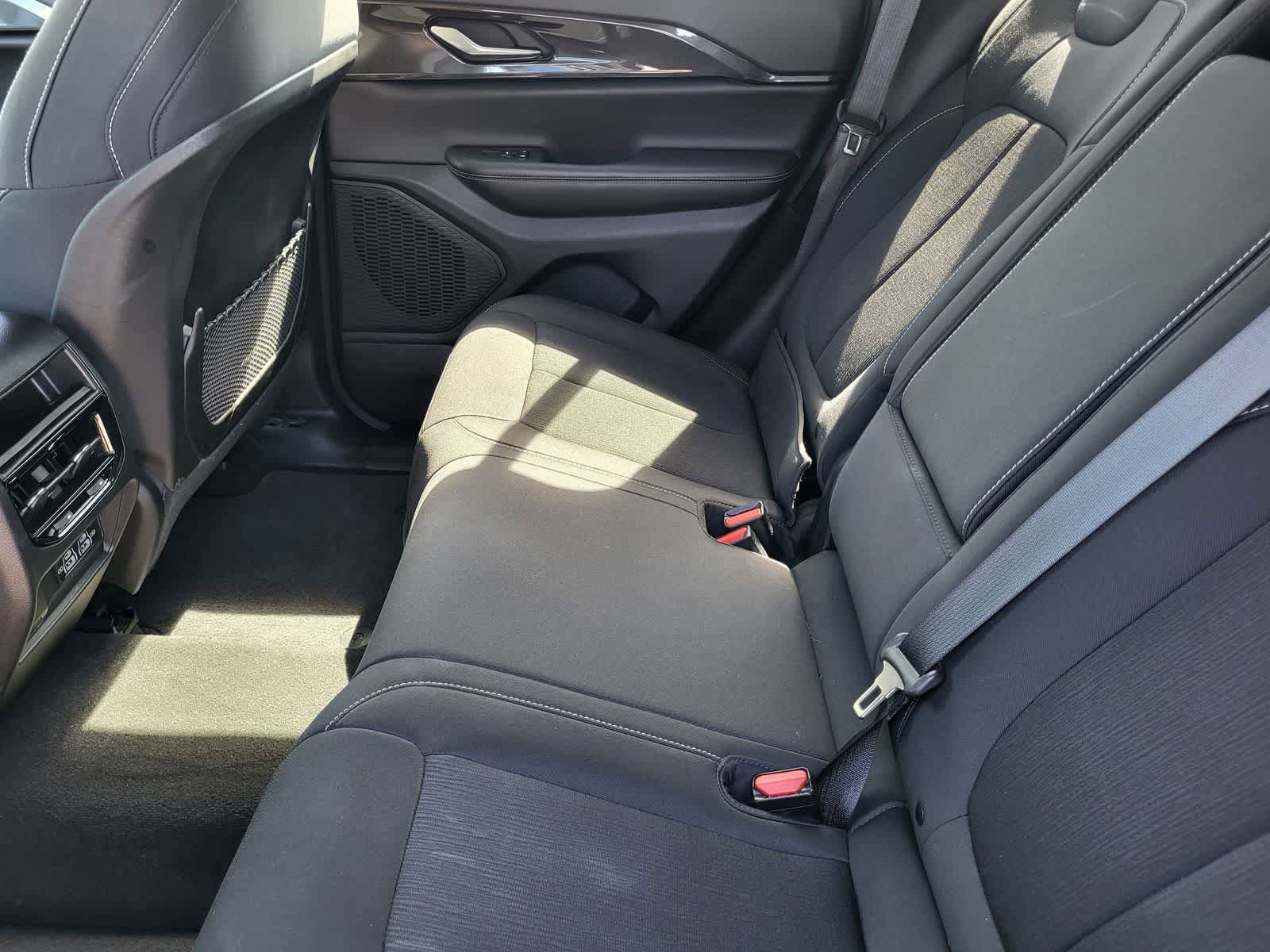 Used 2023 Jeep Grand Cherokee Laredo w/ Luxury Tech Group I AWD/4WD image 29