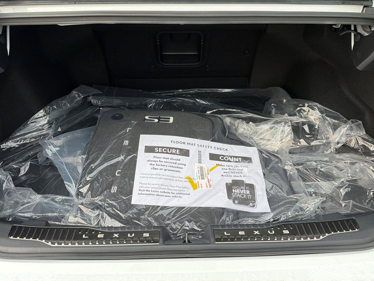 New 2026 Lexus ES 350e w/ Accessory Package (Z2) FWD image 34
