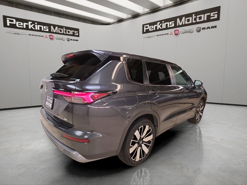 Used 2025 Mitsubishi Outlander SE image 5