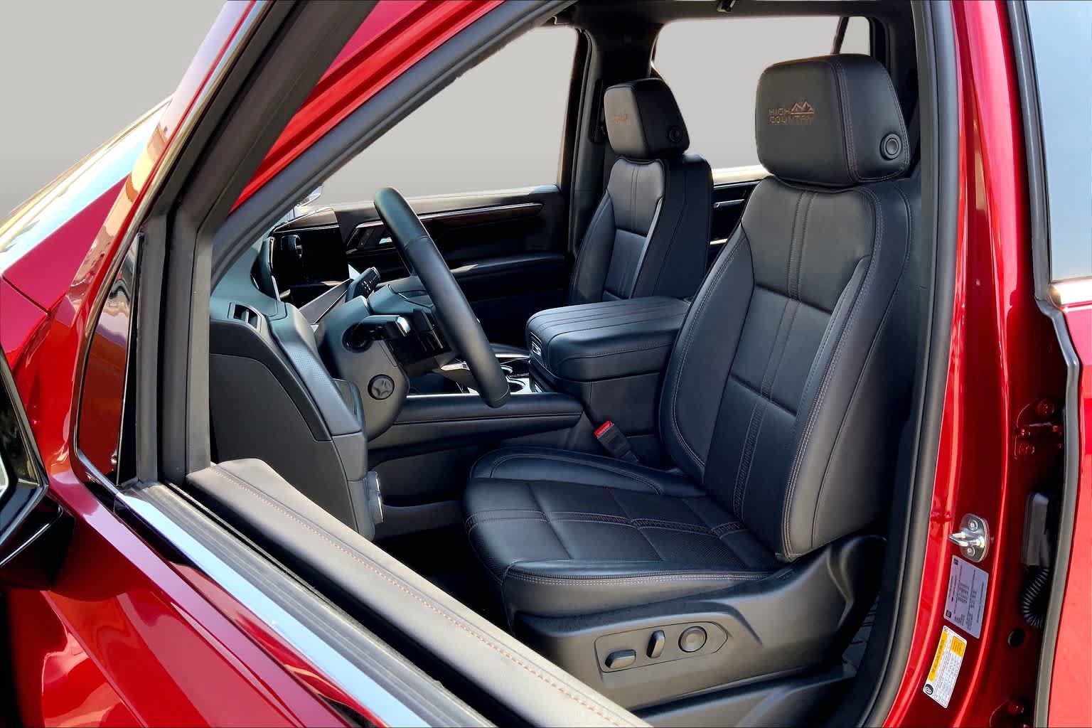 Used 2025 Chevrolet Tahoe High Country AWD/4WD image 18