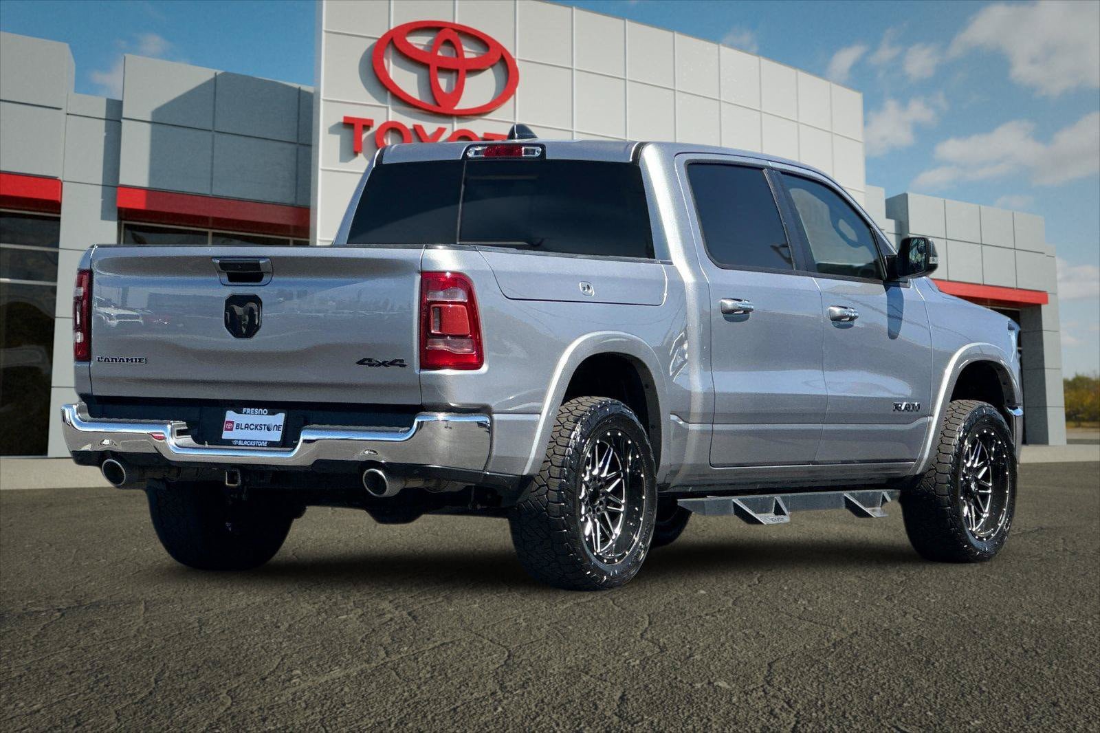 Used 2022 RAM 1500 Laramie AWD/4WD image 3