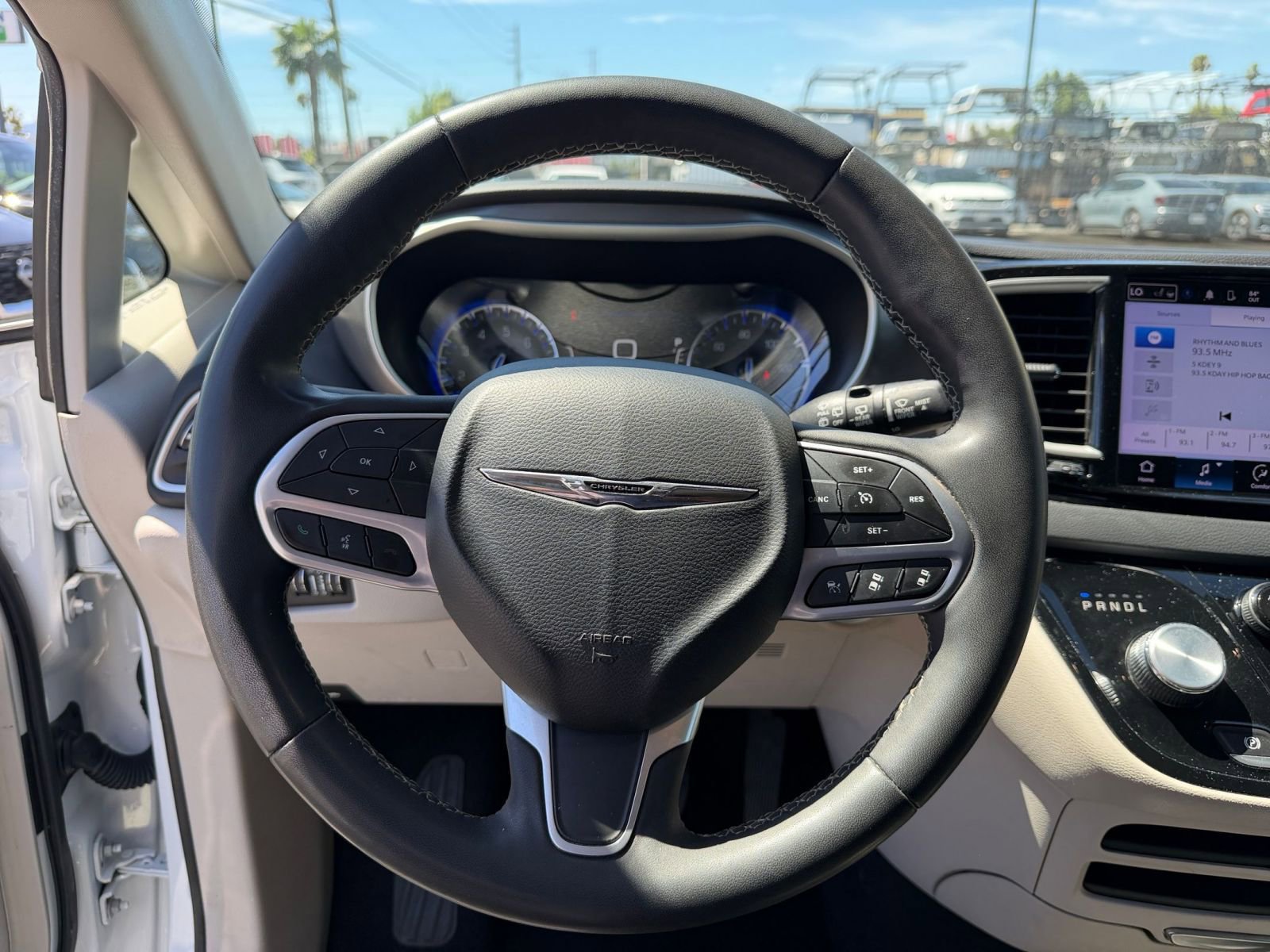 Used 2023 Chrysler Pacifica Touring-L image 30