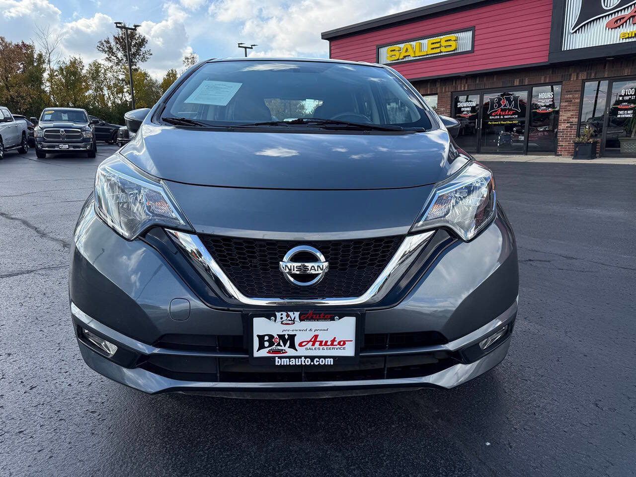 Used 2018 Nissan Versa Note SR image 2