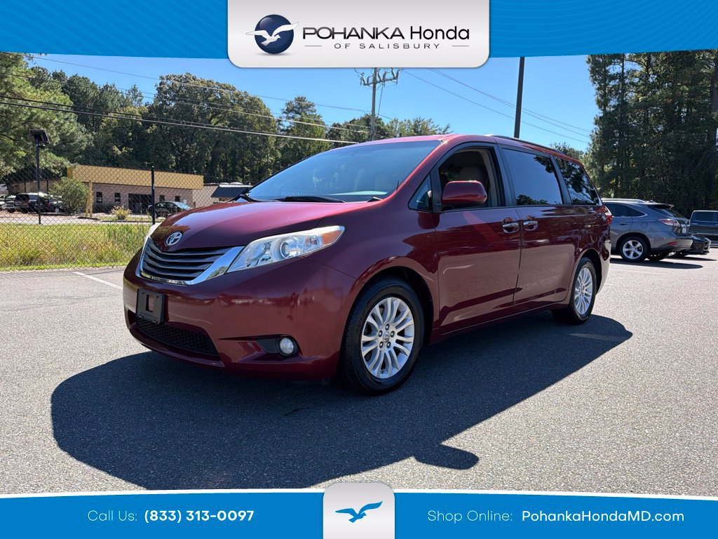 Used 2017 Toyota Sienna XLE FWD image 1