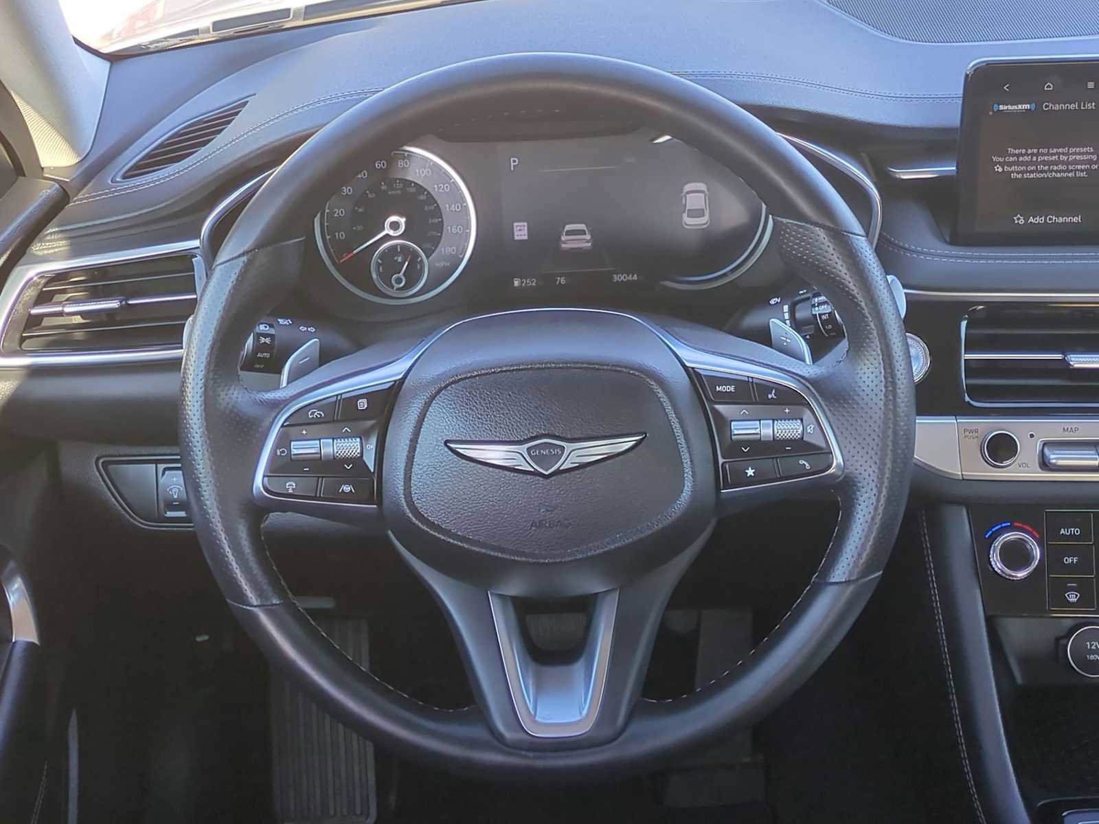 Used 2025 Genesis G70 2.5T image 11