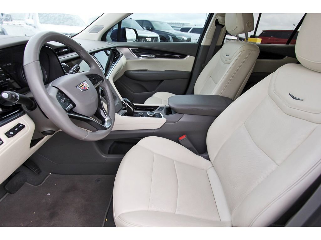 Used 2023 Cadillac XT6 Premium Luxury w/ Technology Package image 6