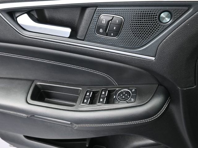 Used 2024 Ford Edge Titanium image 39