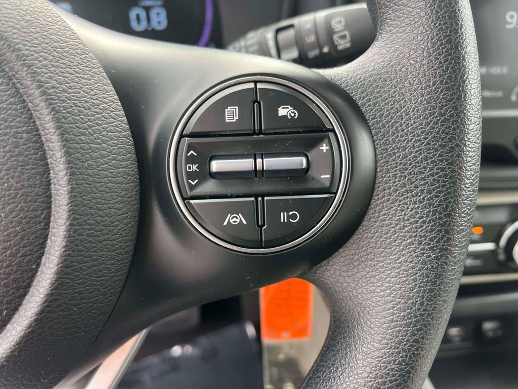 Used 2025 Kia Soul LX w/ LX Technology Package FWD image 18