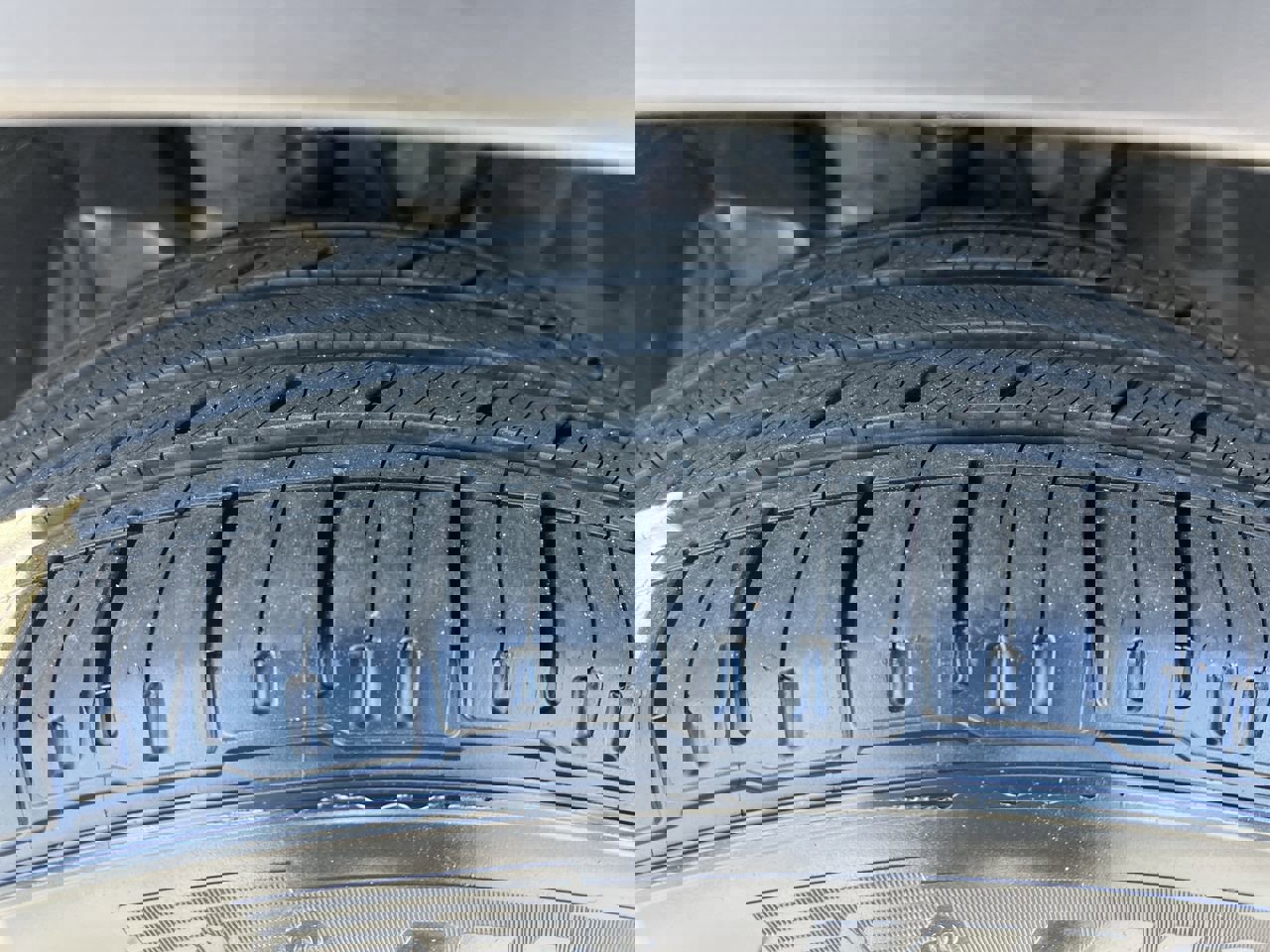 Used 2024 Toyota Highlander LE AWD/4WD image 12