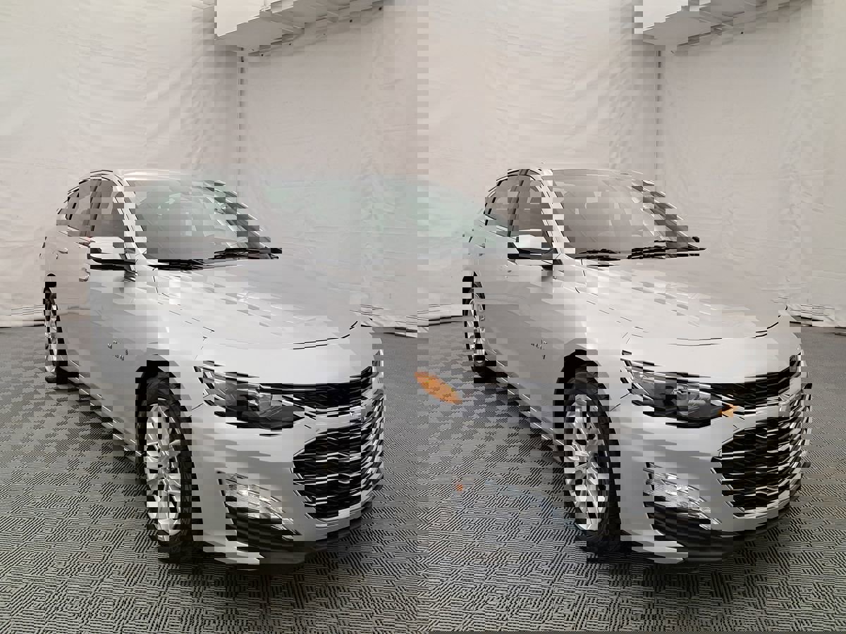 Used 2019 Chevrolet Malibu LT w/ Driver Confidence Package II image 3