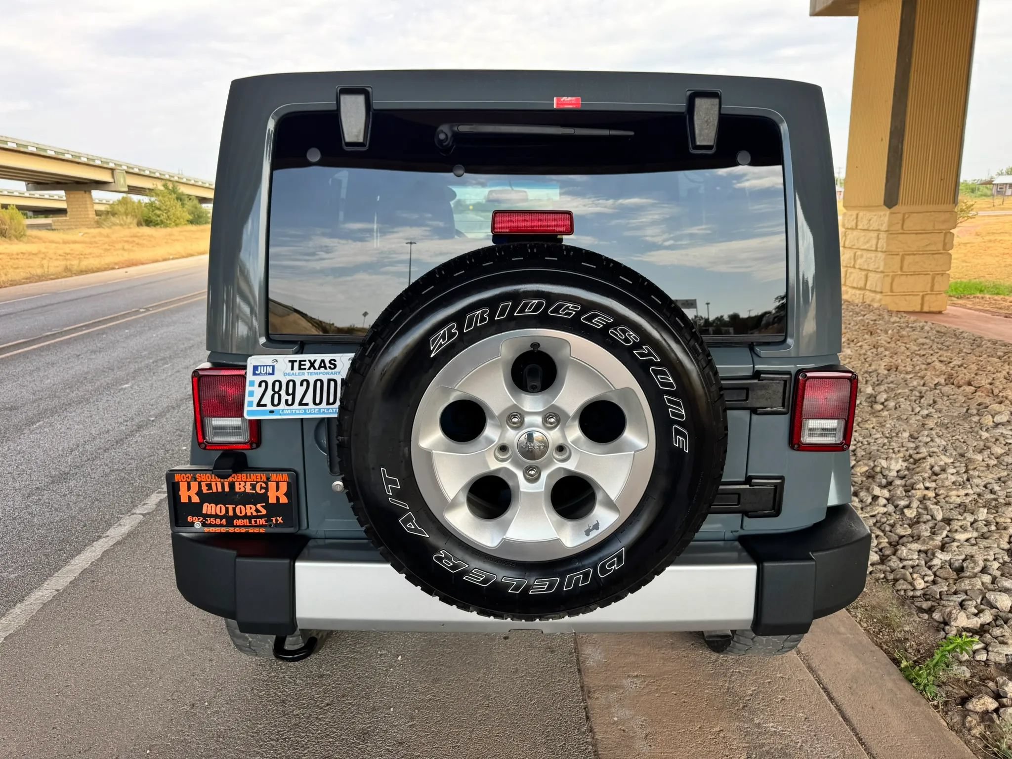 Used 2015 Jeep Wrangler Unlimited Sahara w/ Dual Top Group AWD/4WD image 4