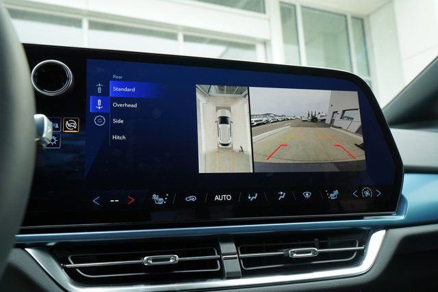 New 2025 Chevrolet Equinox EV LT image 17