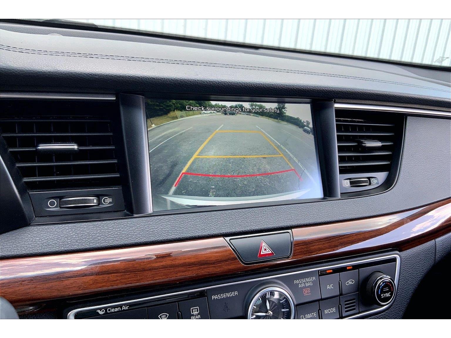 Used 2018 Kia Cadenza Premium w/ Luxury Package FWD image 18