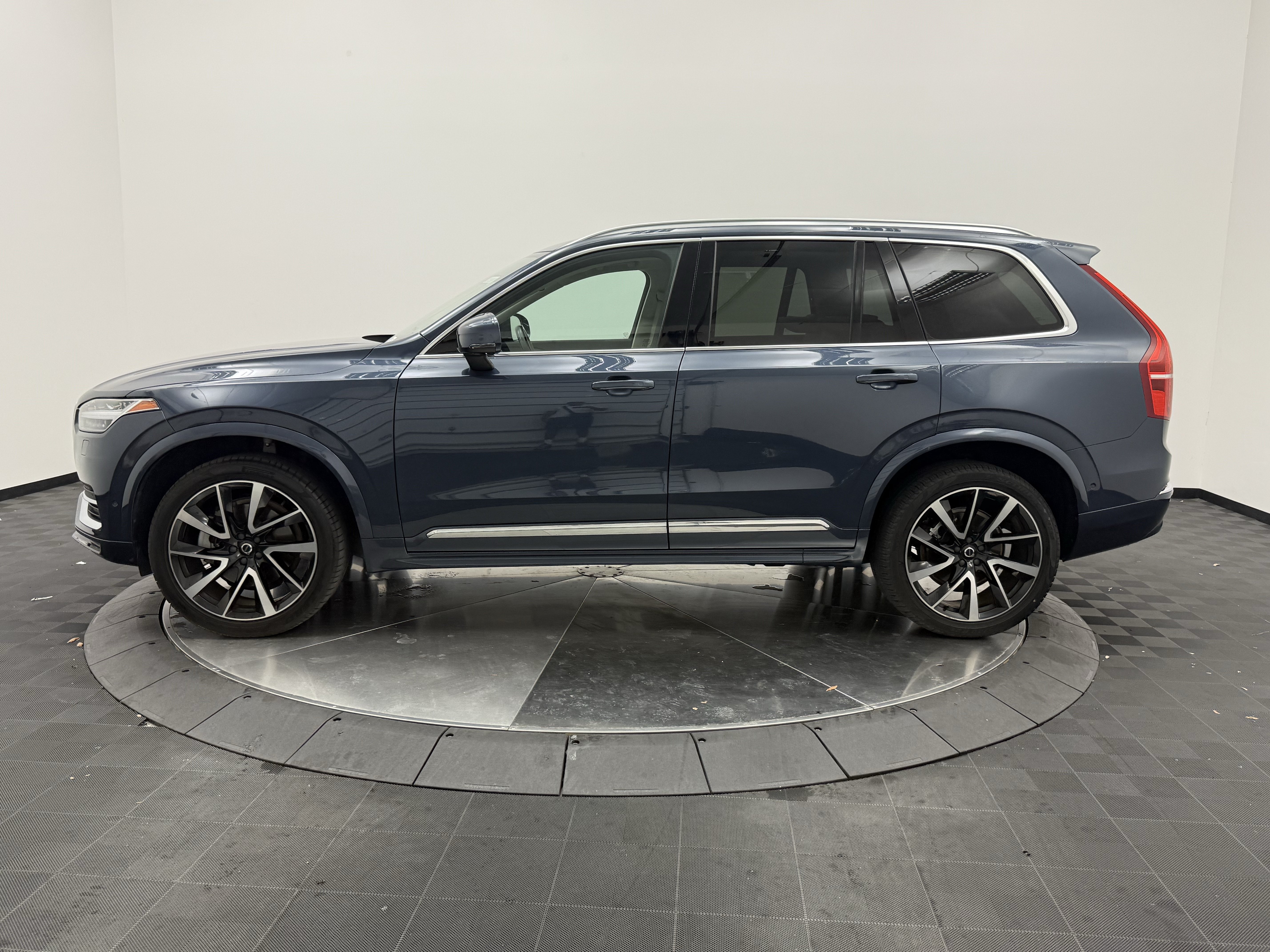 Certified 2023 Volvo XC90 B6 Plus w/ Protection Package Premier AWD/4WD image 5