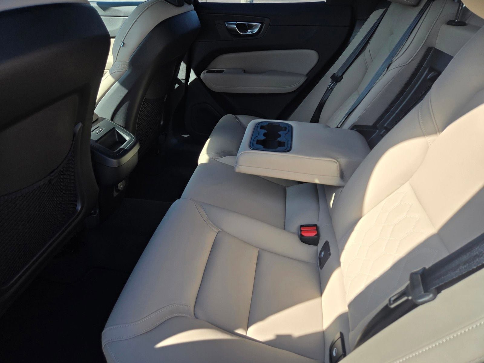 Used 2026 Volvo XC60 B5 Plus w/ Protection Package Premier AWD/4WD image 15