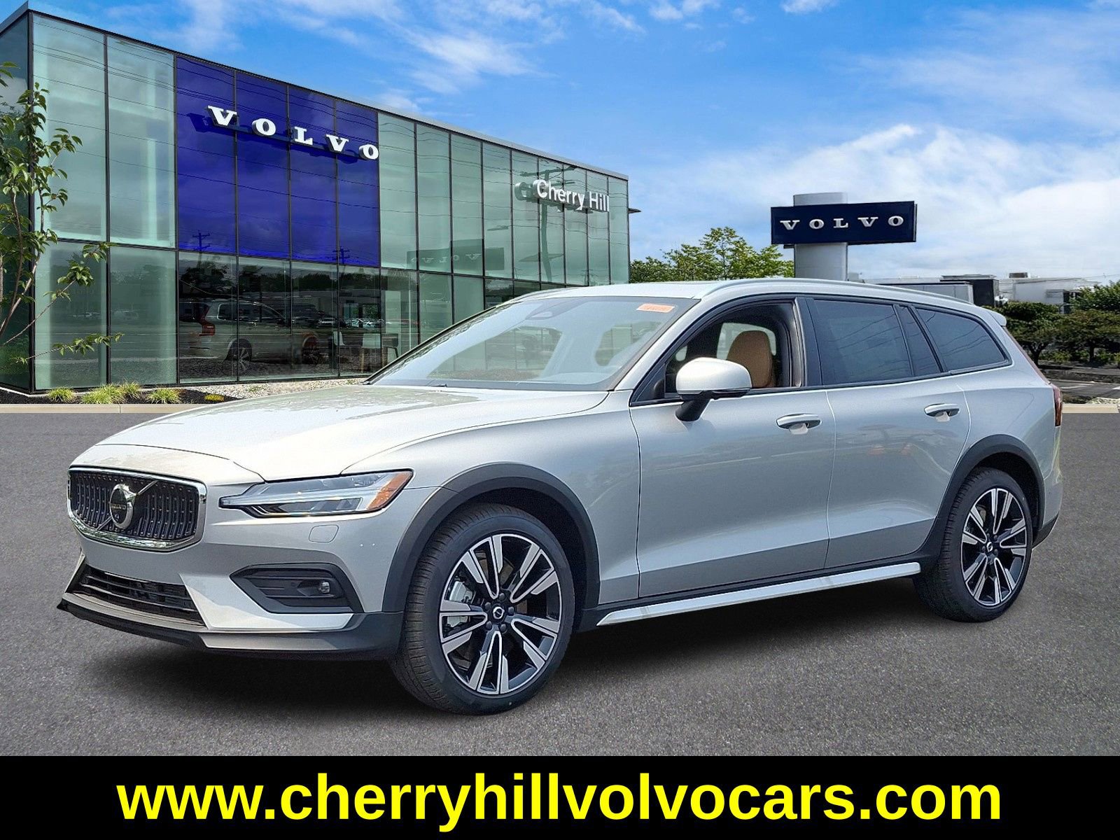 New 2025 Volvo V60 B5 Cross Country Ultra w/ Protection Package Premier image 3