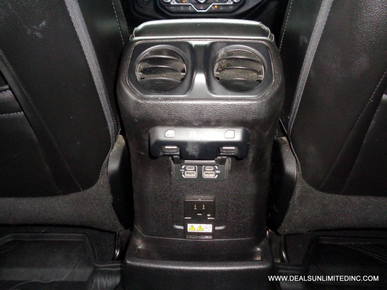 Used 2018 Jeep Wrangler Unlimited Sahara AWD/4WD image 15