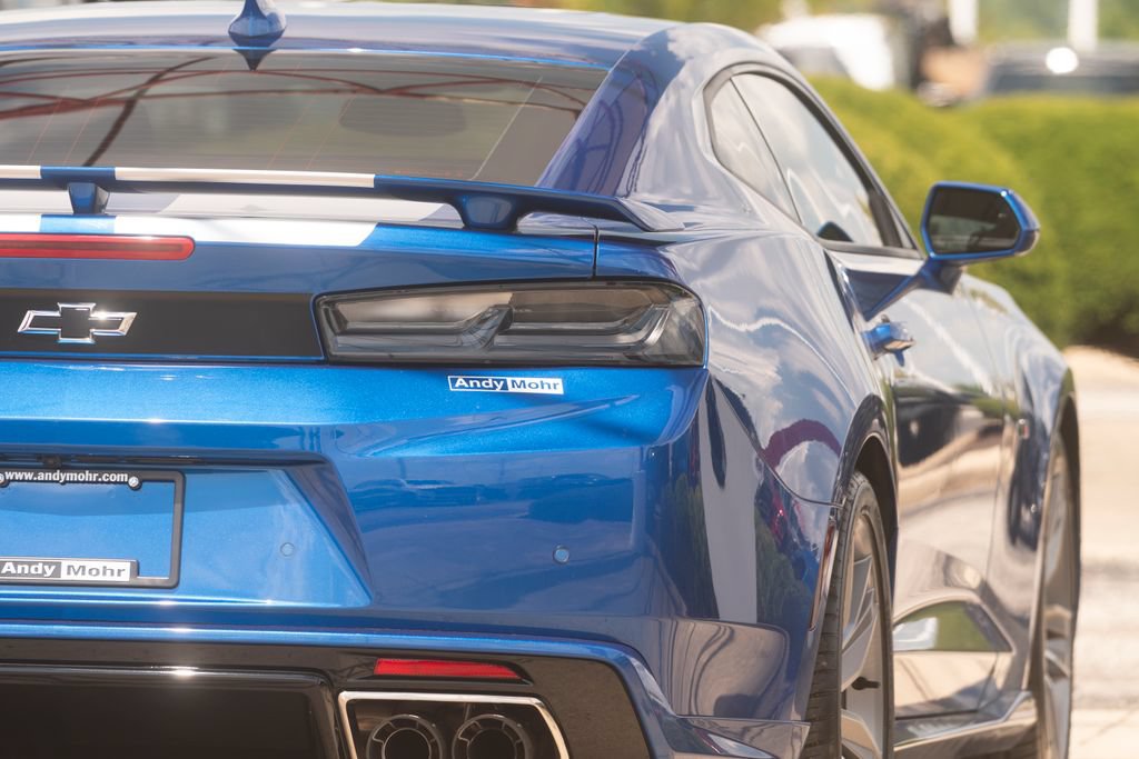 Used 2018 Chevrolet Camaro SS w/ LPO, Ground Effects Package RWD image 16