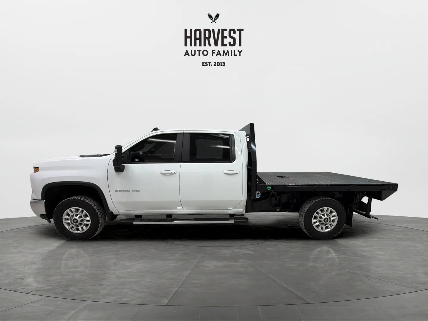 Used 2024 Chevrolet Silverado 2500 LT w/ Convenience Package AWD/4WD image 2