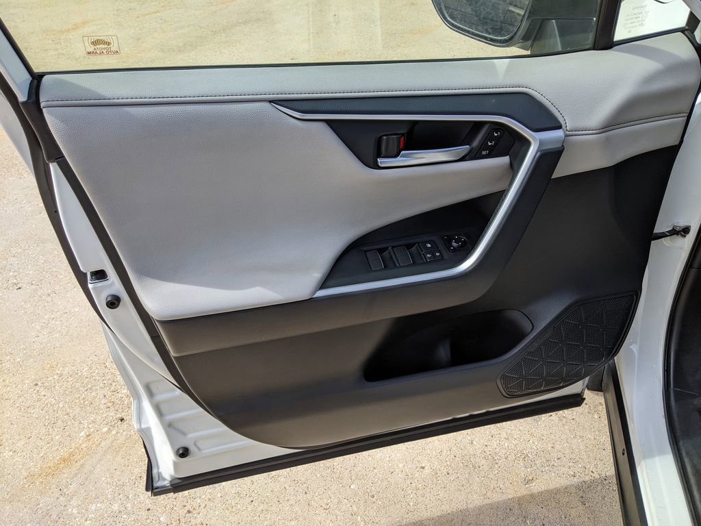 Used 2019 Toyota RAV4 Limited w/ Advanced Technology Package image 9