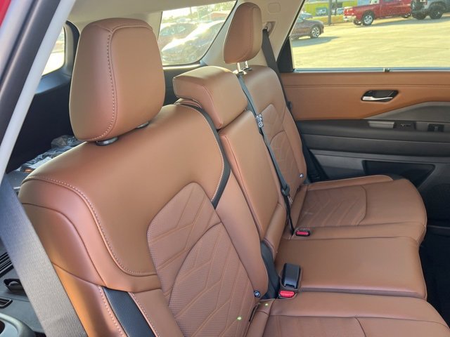 New 2025 Nissan Pathfinder Platinum image 38