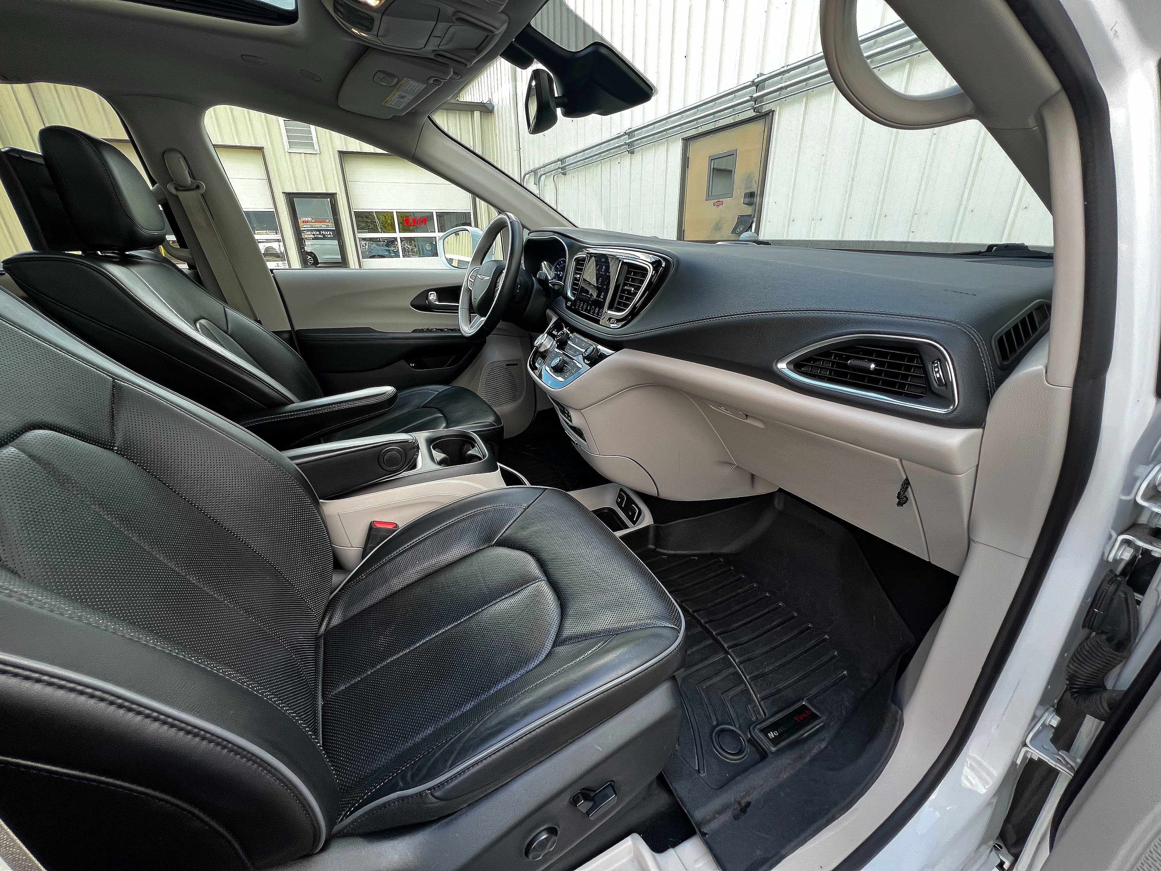 Used 2020 Chrysler Pacifica Limited w/ Advanced Safetytec Group image 32