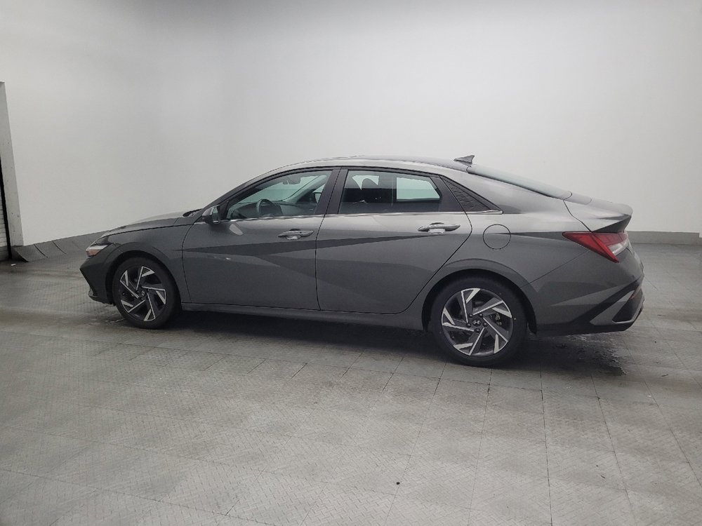 Used 2025 Hyundai Elantra SEL FWD image 3