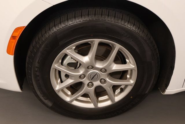 Used 2025 Chrysler Pacifica Select FWD image 8